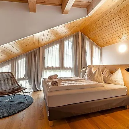 Hotel Quercus Contactless Check-in 4*